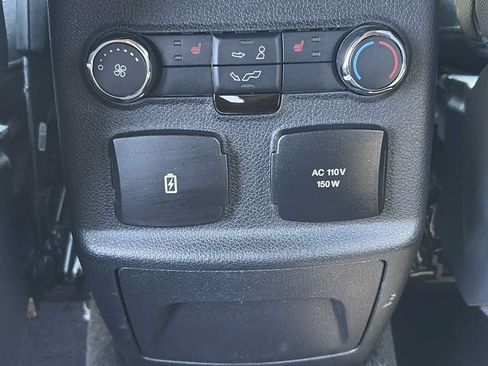 Used 2017 Ford Explorer Limited w/ Equipment Group 301A FWD image 18