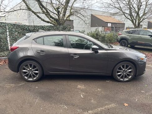 Used 2018 MAZDA MAZDA3 Grand Touring image 6