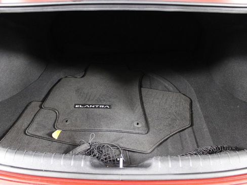 Certified 2025 Hyundai Elantra SE image 17