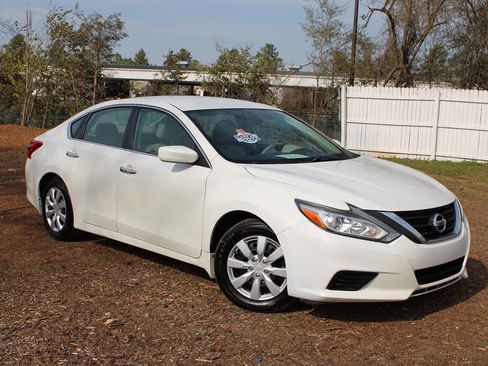 Used 2016 Nissan Altima 2.5 S w/ Power Driver Seat Package image 3