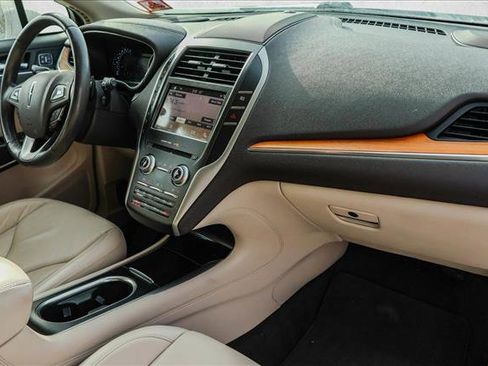 Used 2019 Lincoln MKC Select image 27
