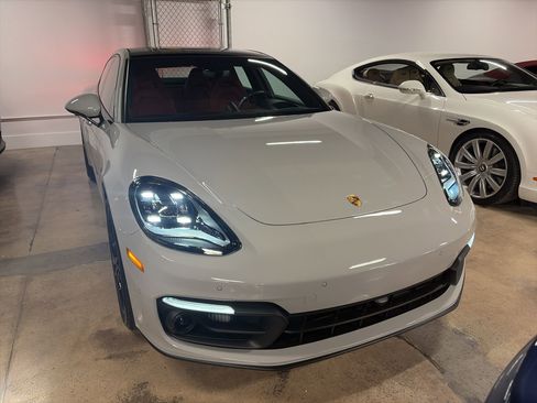 Used 2023 Porsche Panamera Platinum Edition image 1