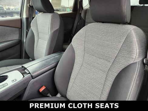 Used 2023 Nissan Rogue SV image 3