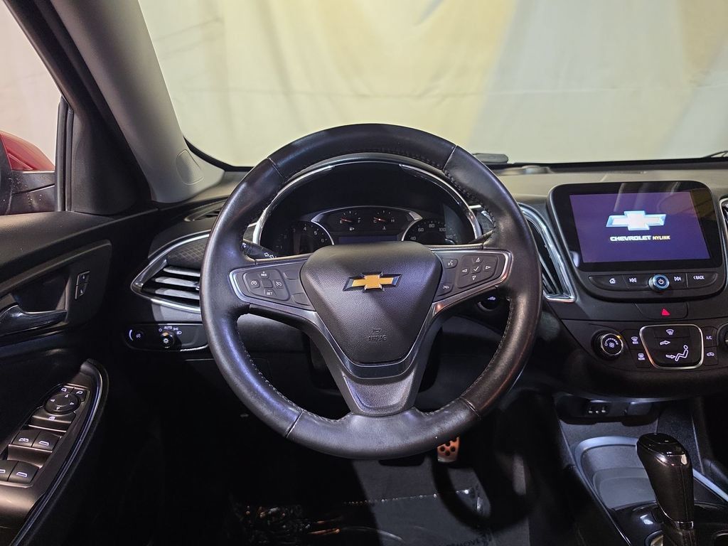 Used 2017 Chevrolet Malibu LT FWD image 11