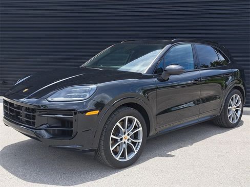 Used 2025 Porsche Cayenne image 1