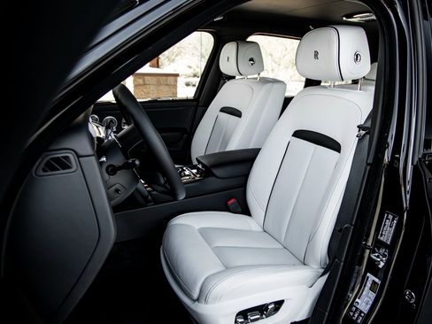 Used 2024 Rolls-Royce Cullinan Black Badge w/ Driver's Package image 22