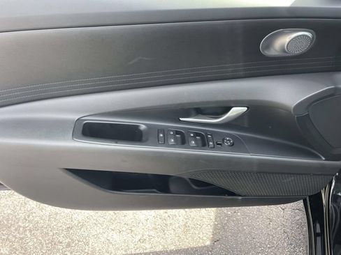 Certified 2025 Hyundai Elantra SE FWD image 20