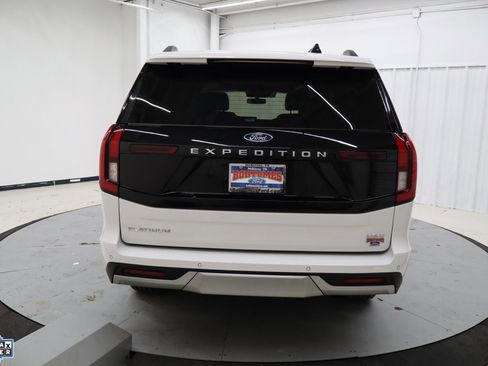 Certified 2025 Ford Expedition Max Platinum image 4