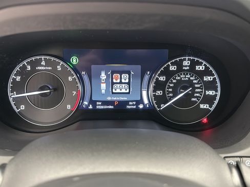 Used 2025 Acura RDX SH-AWD image 18