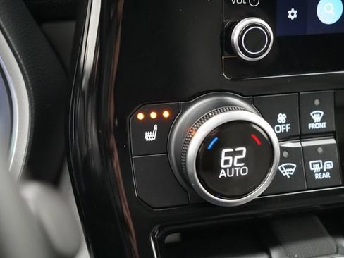 Used 2023 Toyota Highlander XLE AWD/4WD image 49