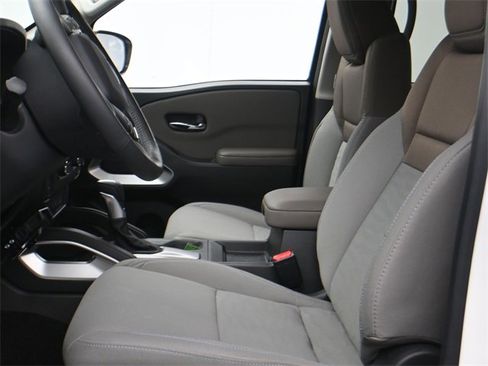 Used 2024 Nissan Frontier SV w/ SV Convenience Package image 9