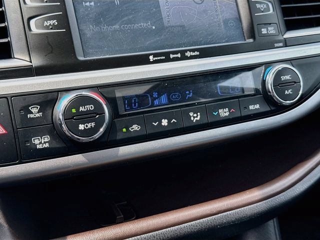 Used 2019 Toyota Highlander XLE AWD/4WD image 24