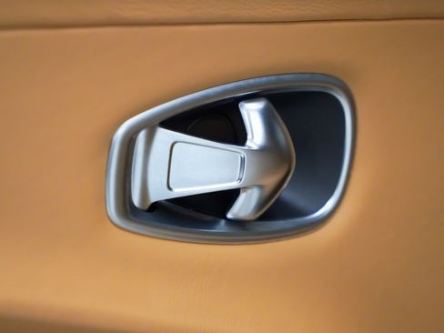 Used 2021 Aston Martin DBX image 16