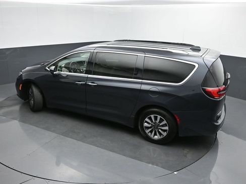 Used 2021 Chrysler Pacifica Touring-L image 35