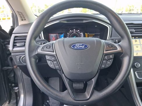 Used 2019 Ford Fusion SE FWD image 17