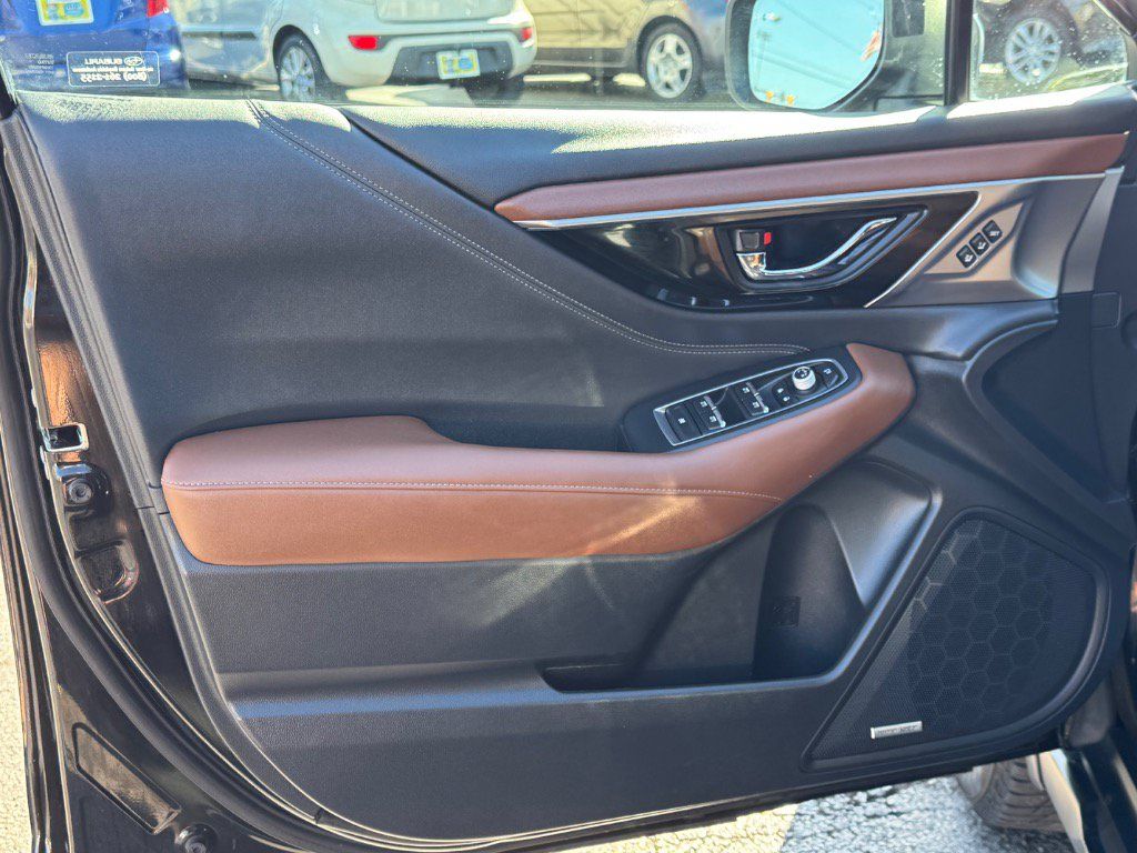 Used 2021 Subaru Outback Touring AWD/4WD image 13