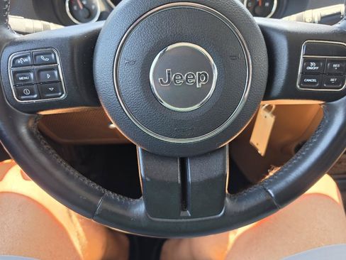Used 2015 Jeep Wrangler Unlimited Sahara w/ Max Tow Package AWD/4WD image 10
