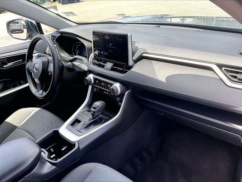 Used 2025 Toyota RAV4 XLE AWD/4WD image 14