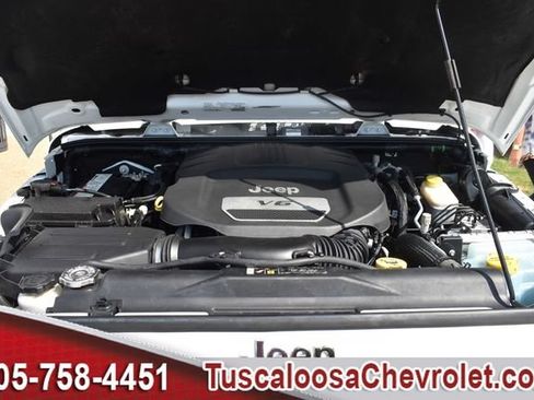 Used 2018 Jeep Wrangler Unlimited Sahara w/ Connectivity Group AWD/4WD image 35