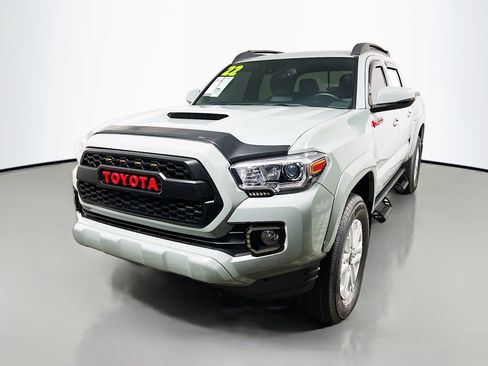 Used 2022 Toyota Tacoma TRD Sport w/ Technology Package image 10