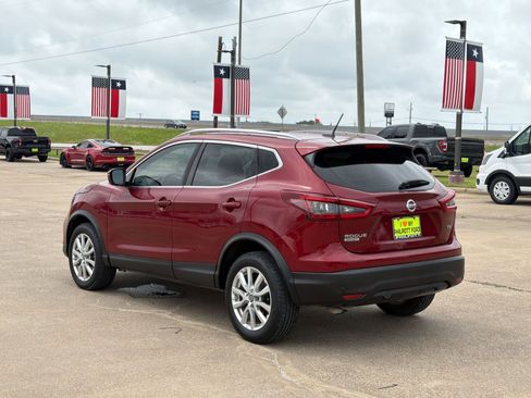 Used 2020 Nissan Rogue Sport SV FWD image 3