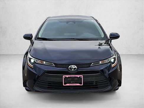 Used 2025 Toyota Corolla LE FWD image 2