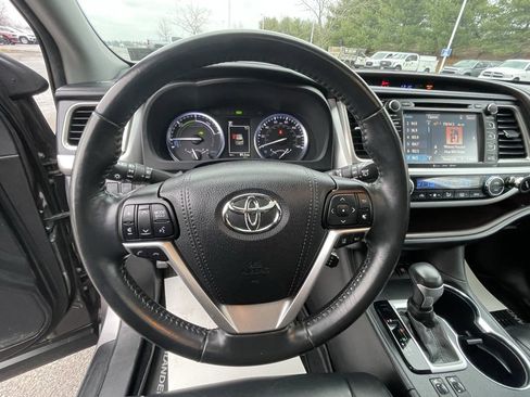 Used 2019 Toyota Highlander XLE image 35