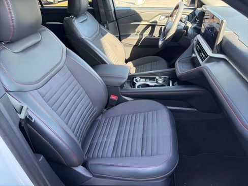 Used 2025 Ford Explorer ST-Line w/ Premium Package RWD image 26