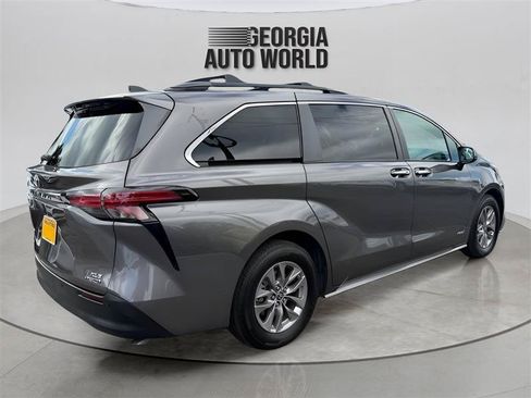 Used 2021 Toyota Sienna XLE AWD/4WD image 15