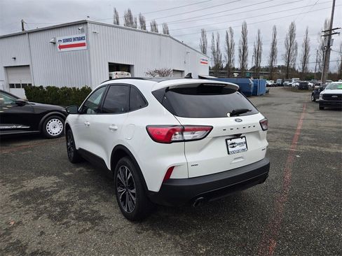 Used 2022 Ford Escape SE w/ SE Sport Appearance Package image 7