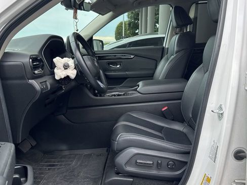 Used 2024 Honda Pilot Touring image 2