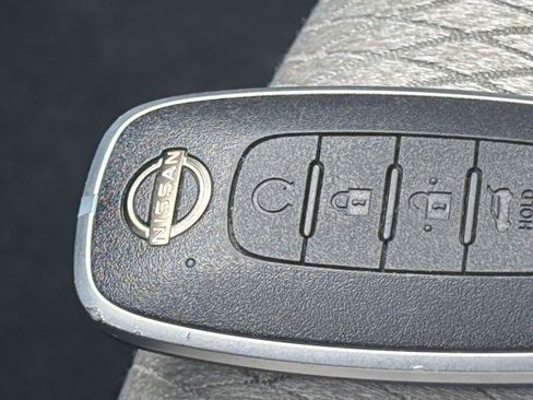 Used 2025 Nissan Rogue SV FWD image 27