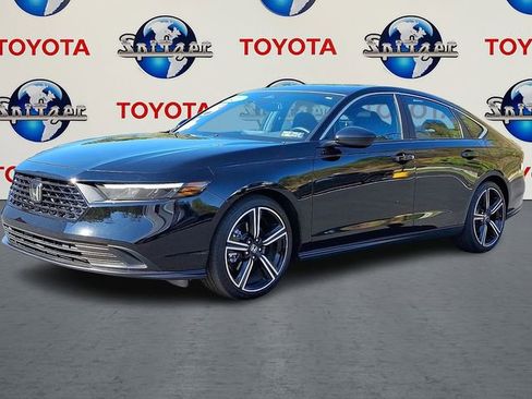 Used 2025 Honda Accord Sport image 3