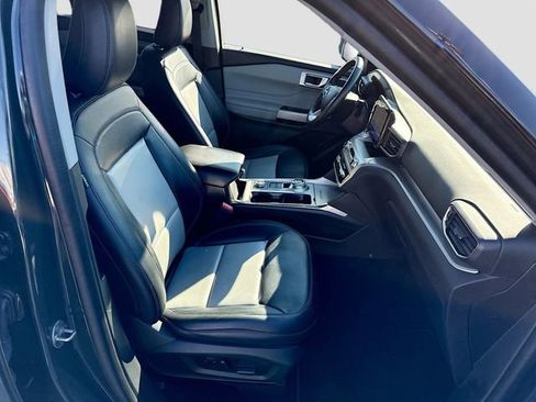 Certified 2022 Ford Explorer XLT w/ Equipment Group 202A image 32