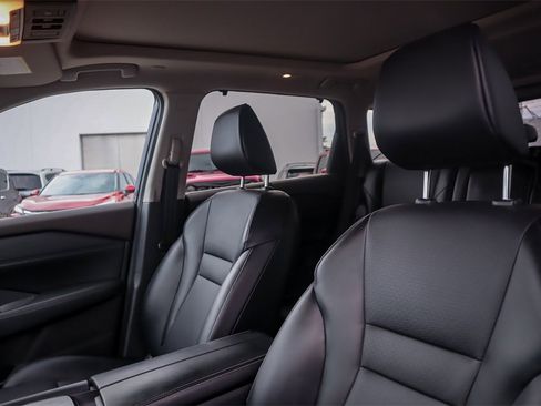 Used 2022 Nissan Rogue SV w/ SV Premium Package image 10