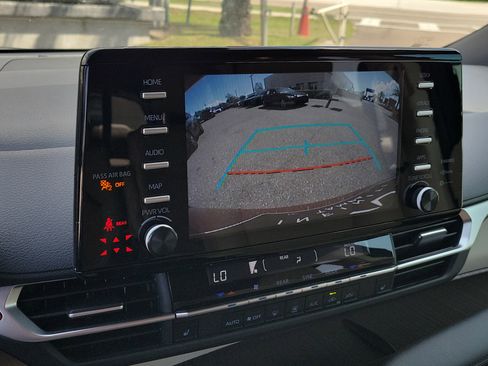 Used 2024 Toyota Sienna XLE image 21