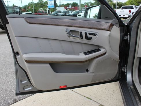 Used 2011 Mercedes-Benz E 350 4MATIC Wagon image 10