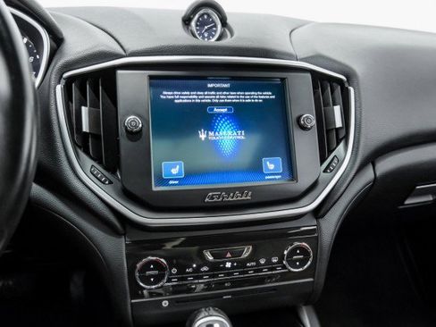 Used 2016 Maserati Ghibli RWD image 27