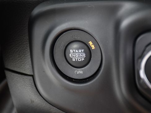 Used 2022 Jeep Gladiator Sport image 18