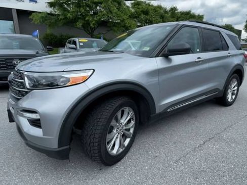 Certified 2023 Ford Explorer XLT w/ Equipment Group 202A AWD/4WD image 6