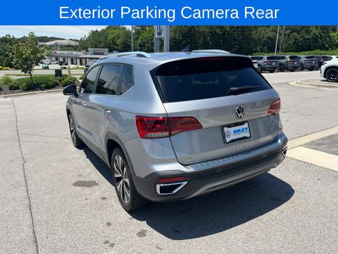 Used 2022 Volkswagen Taos SE w/ Driver Assistance Package FWD image 8
