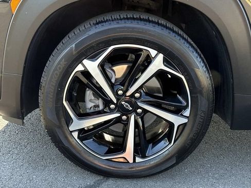 Used 2023 Chevrolet TrailBlazer RS w/ Sun and Liftgate Package FWD image 7