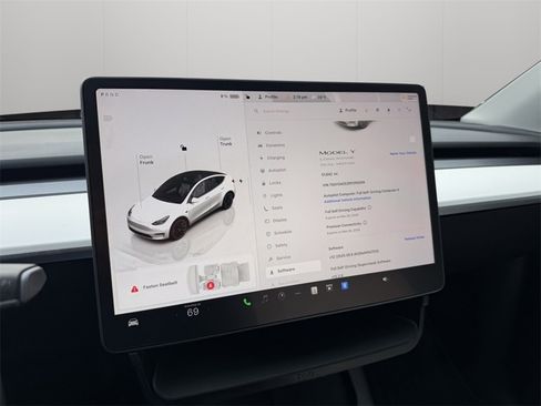 Used 2024 Tesla Model Y Long Range image 19
