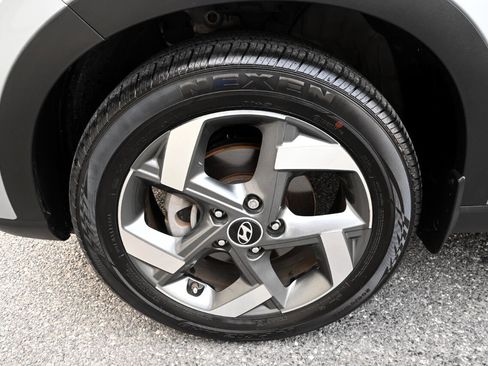 Used 2022 Hyundai Venue SEL image 36