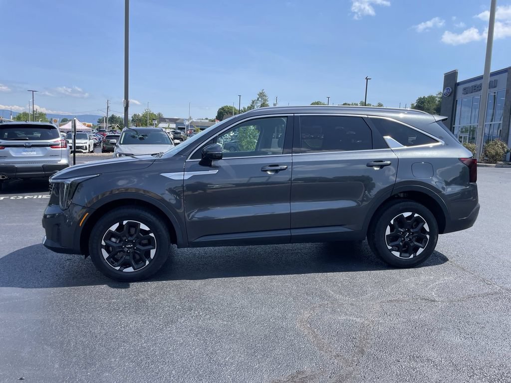 Used 2024 Kia Sorento S AWD/4WD image 3