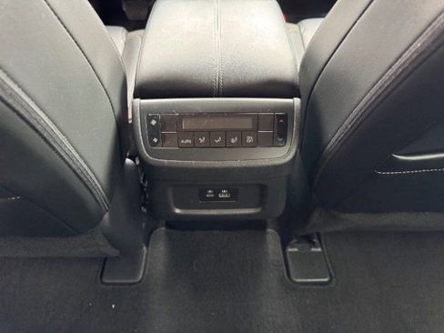 Used 2023 Nissan Pathfinder SL AWD/4WD image 16