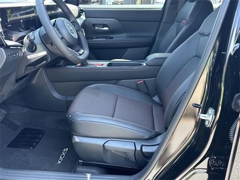 New 2025 Nissan Kicks SR image 10