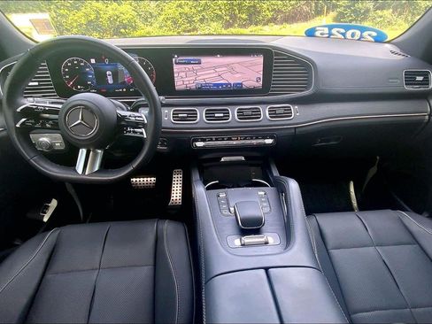 Used 2025 Mercedes-Benz GLS 580 4MATIC image 16