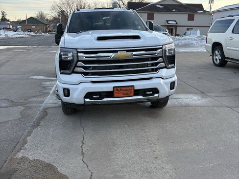 Used 2025 Chevrolet Silverado 3500 High Country image 2