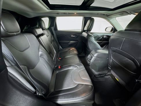 Used 2021 Jeep Cherokee Limited image 26